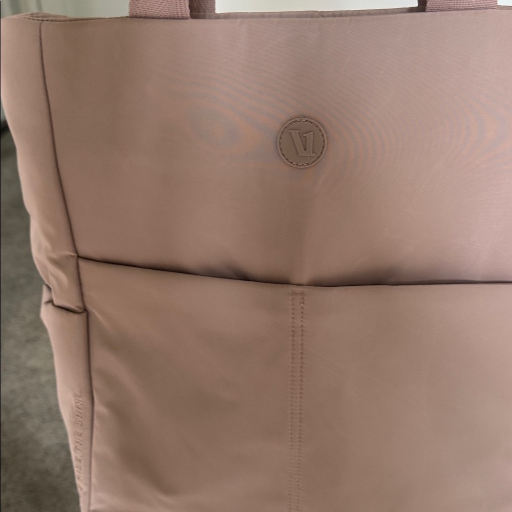 Vuori V 1 Convertible Tote to Backpack 2.0 - Picture 4 of 8